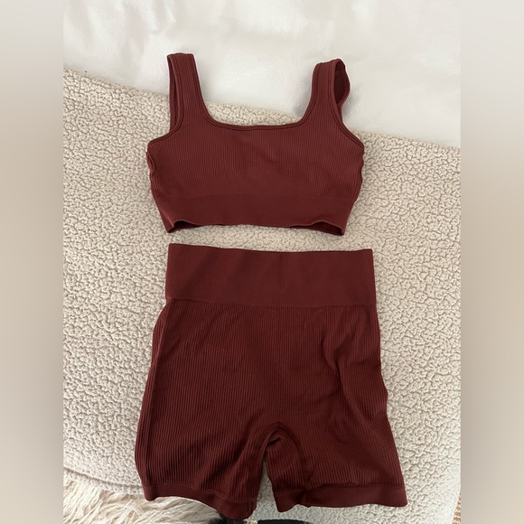 COPY - Amazon workout set - Picture 1 of 3